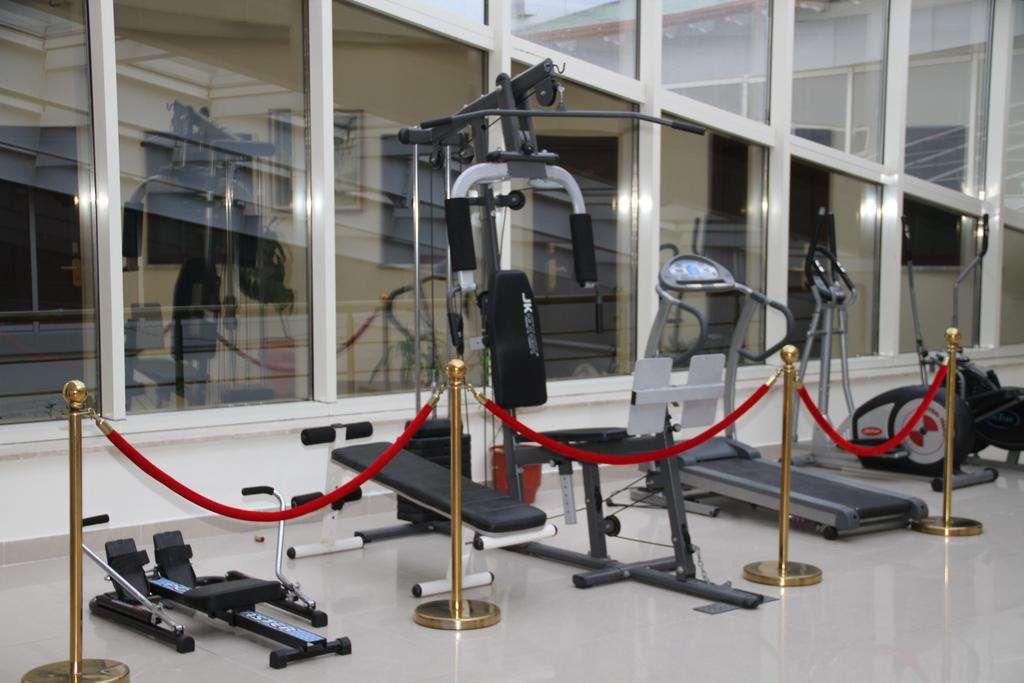 Hotel Leonardo Shkallnur Instalações foto