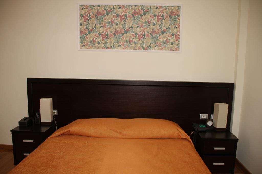 Hotel Leonardo Shkallnur Quarto foto