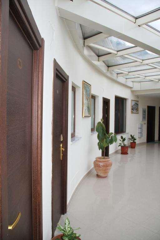 Hotel Leonardo Shkallnur Comodidades foto
