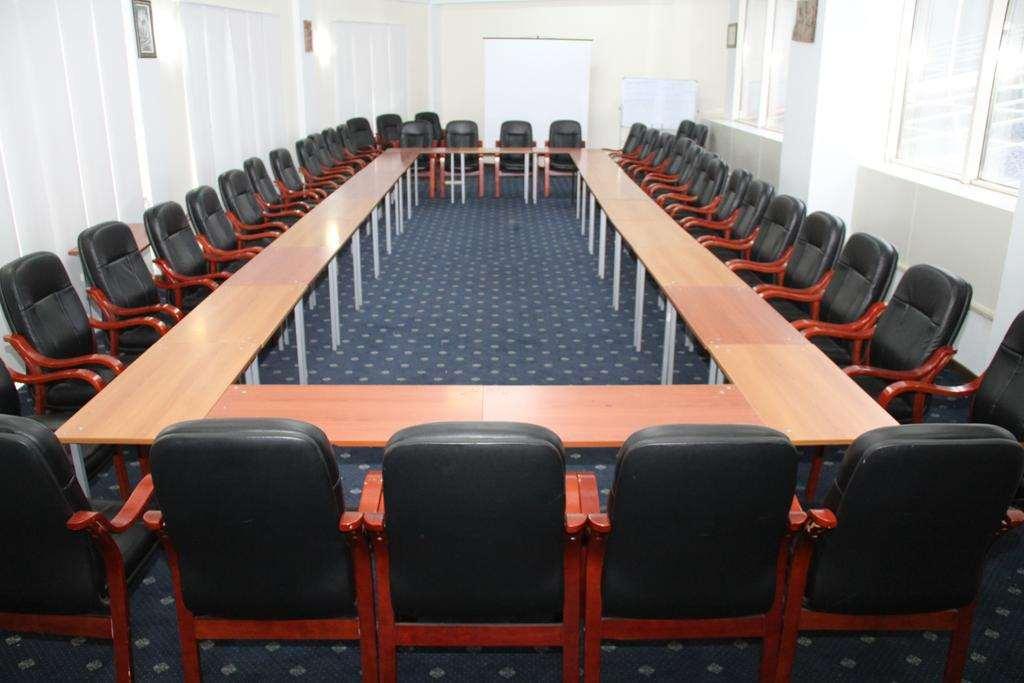Hotel Leonardo Shkallnur Instalações foto